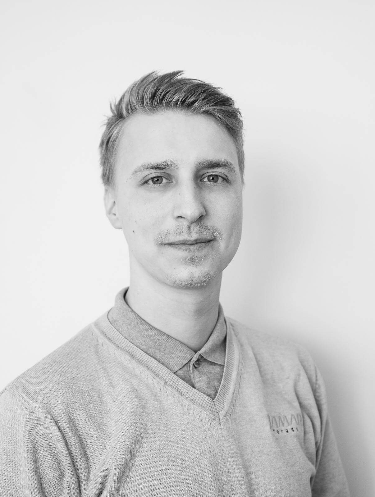 Aleksi Leinonen : Myynti